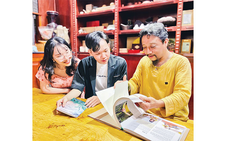 Nghệ nhân trà truyền thống Nguyễn Ngọc Tuấn mong muốn lan tỏa tình yêu trà đến người trẻ thông qua nhiều hoạt động kết nối, sẻ chia.