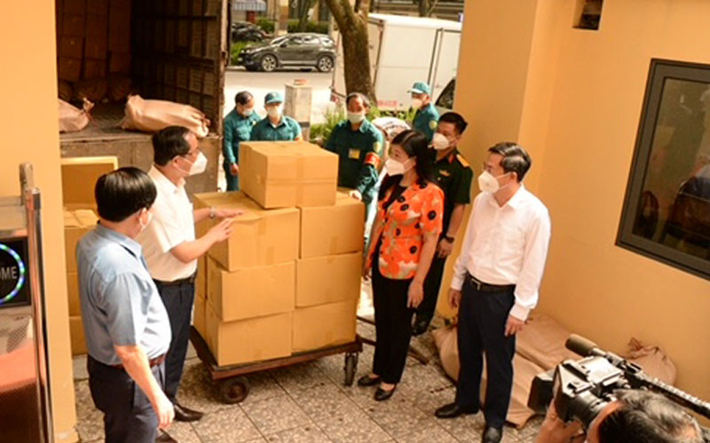 Mặt trận Tổ quốc thành phố Hà Nội tiếp nhận ủng hộ trong sáng 10/9.