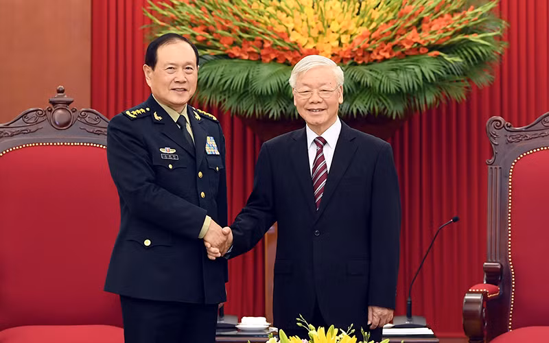 Tổng Bí thư Nguyễn Phú Trọng tiếp Bộ trưởng Quốc phòng Trung Quốc Ngụy Phượng Hòa. Ảnh: Trọng Hải