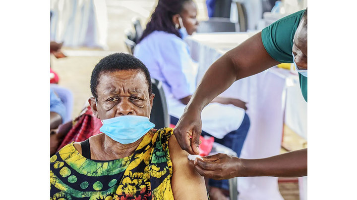 Tỷ lệ tiêm chủng tại các nước châu Phi còn rất thấp so thế giới. Ảnh: THE GUARDIAN