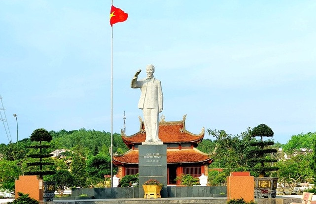 Khu tưởng niệm Bác Hồ trên đảo Cô Tô