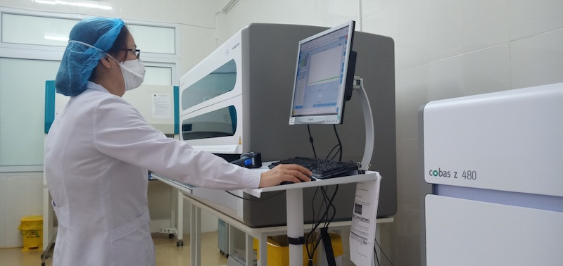 CDC Thái Bình đang “làm ngày, làm đêm” để đẩy nhanh tiến độ xét nghiệm Covid-19 liên quan đến đền Tiên La, huyện Hưng Hà