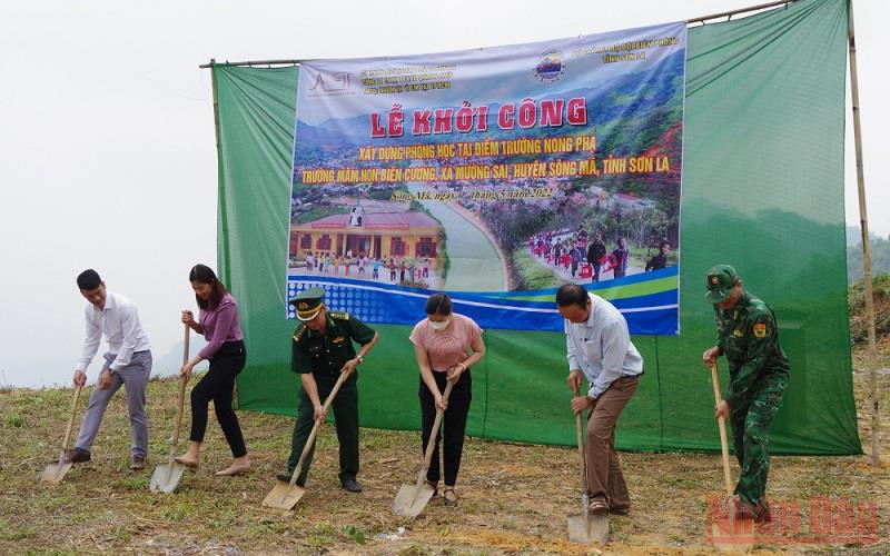 Khởi công nhà lớp học tại điểm trường bản Nong Phạ, xã Mường Sai, huyện Sông Mã, tỉnh Sơn La.