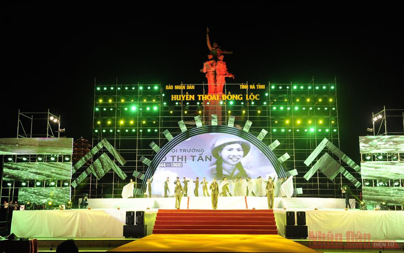 Chương trình nghệ thuật tri ân Huyền thoại Đồng Lộc (Ảnh: ĐĂNG KHOA)