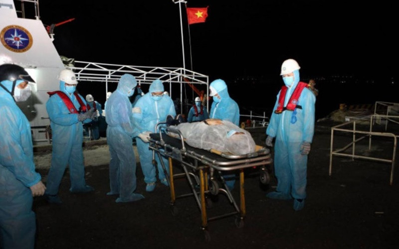 Cứu nạn thành công thuyền viên Philippines gặp nạn trên biển