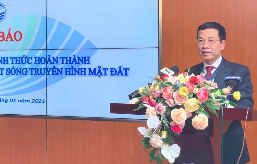 Bộ trưởng Thông tin và Truyền thông Nguyễn Mạnh Hùng công bố việc Việt Nam đã hoàn thành việc tắt sóng truyền hình tương tự mặt đất. 