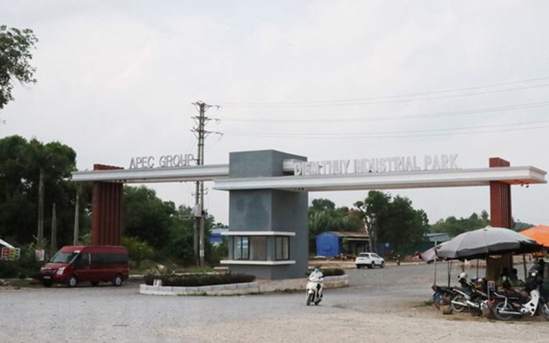 Cổng chính vào Khu công nghiệp Điềm Thụy (Thái Nguyên). (Ảnh: TTXVN)