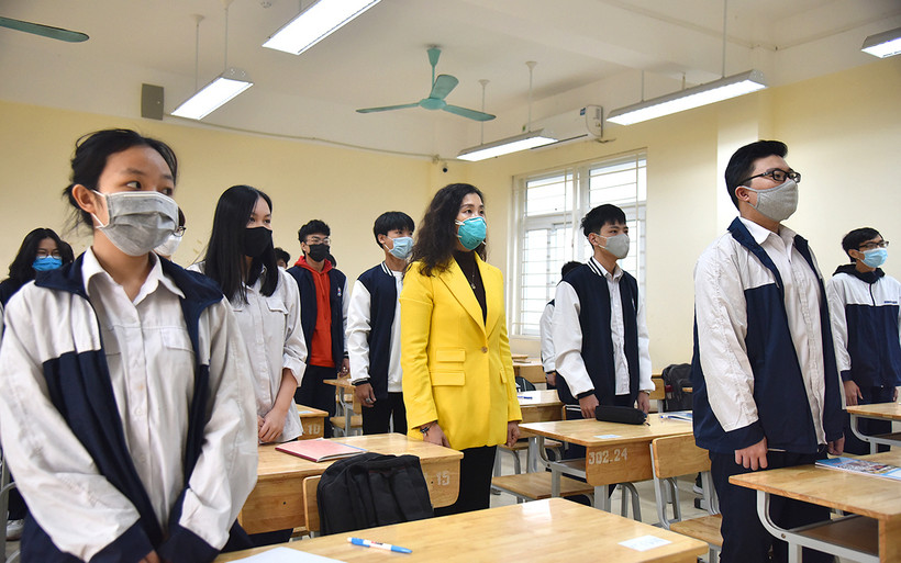 Các em học sinh quận Đống Đa vừa đi học lại được 1 tuần lại phải tiếp tục học trực tuyến. (Ảnh minh họa: MINH DUY)