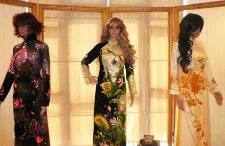 Triển lãm áo dài “Quốc sắc thiên hương”