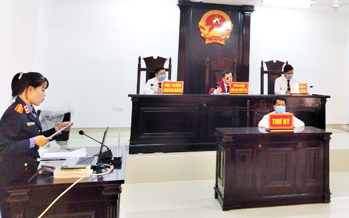 Quang cảnh một phiên tòa xét xử vụ án dân sự. Ảnh: LÊ XUÂN QUANG