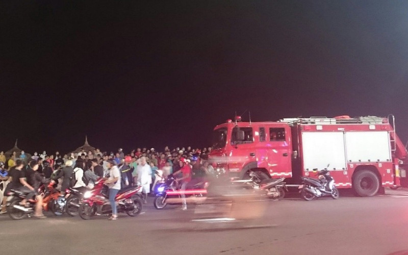 Lực lượng chức năng tìm thấy thi thể hai thanh niên đuối nước ở biển Quy Nhơn.