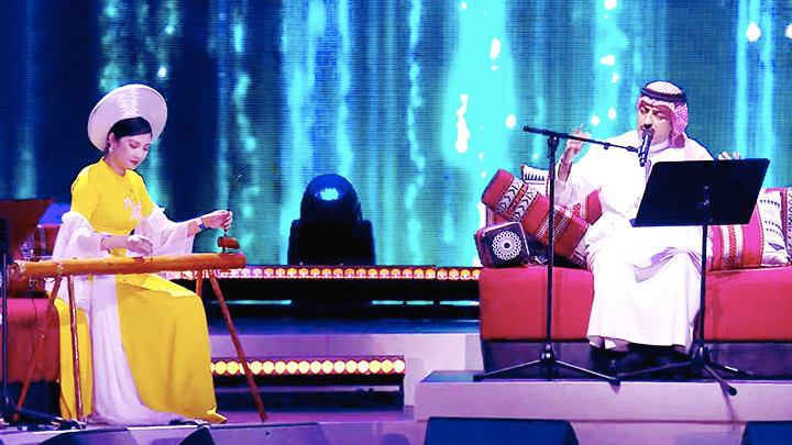 NSƯT Lệ Giang biểu diễn cùng ca sĩ Aseel Abu Baker.