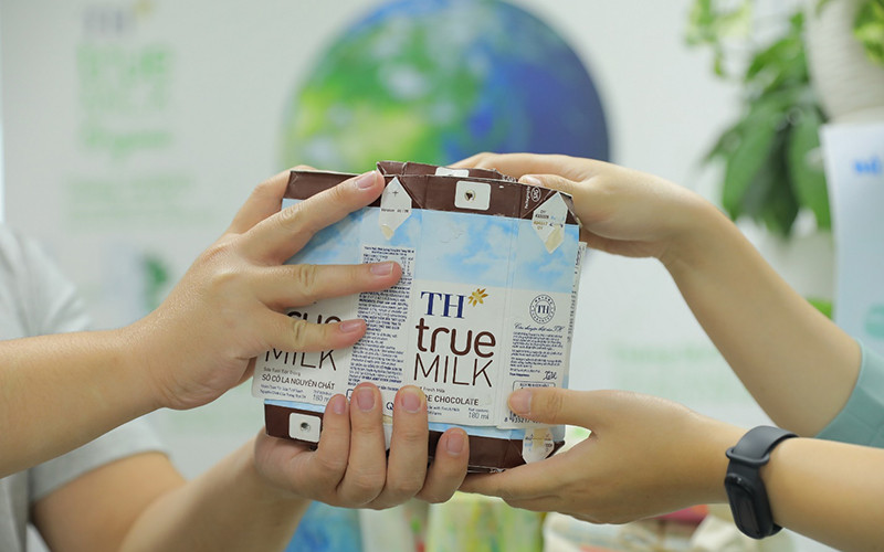 Trong chiến dịch này, TH thu gom vỏ hộp sữa các loại, không phân biệt nhãn hiệu hay nhà sản xuất. (Ảnh: Mạc Hóa)