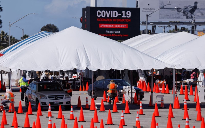 Một điểm tiêm chủng tại California, Mỹ. (Ảnh: AP)