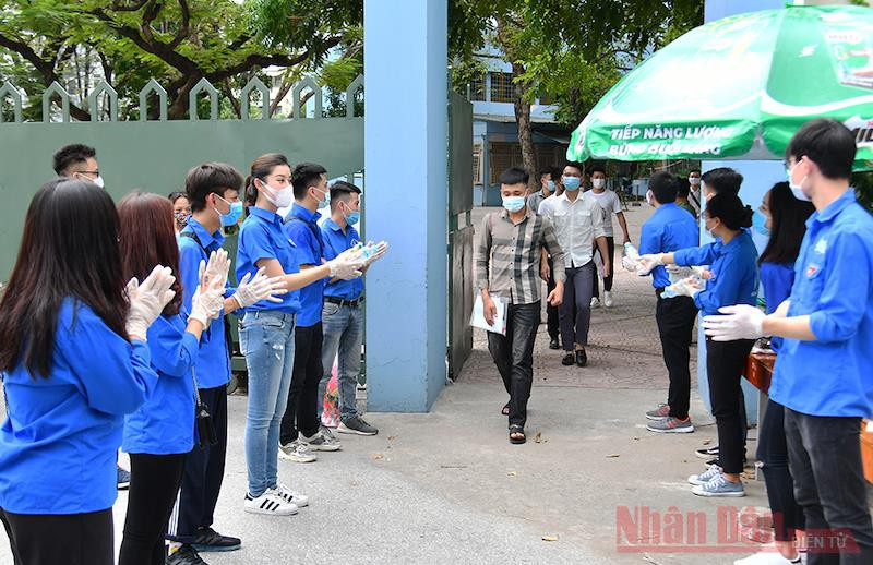 Tại một điểm thi của Thành phố Hà Nội năm 2020. Ảnh: THUỶ NGUYÊN