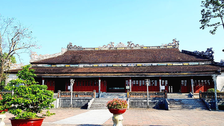 Toàn cảnh điện Thái Hòa nhìn từ phía sau.