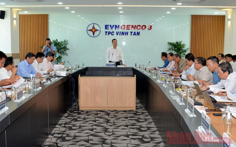 Đoàn công tác của Ủy ban Khoa học, Công nghệ và Môi trường của Quốc hội làm việc với tỉnh Bình Thuận, Tập đoàn Điện lực Việt Nam, các nhà máy nhiệt điện tại Trung tâm Điện lực Vĩnh Tân.