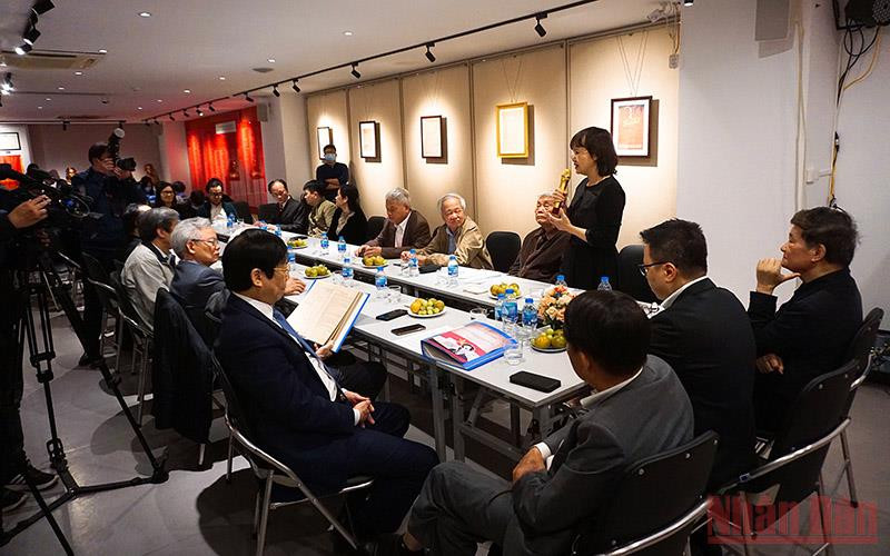 Quang cảnh buổi toạ đàm chuyên đề “100 năm báo Le Paria”.