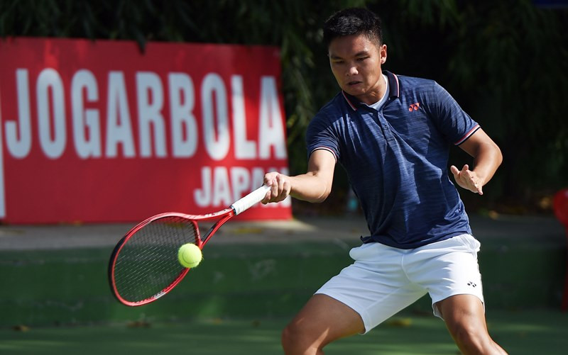 Trịnh Linh Giang phải khá vất vả mới đánh bại được đàn em 16 tuổi Nguyễn Quang Vinh để đoạt vé vào bán kết. (Ảnh: VTF)