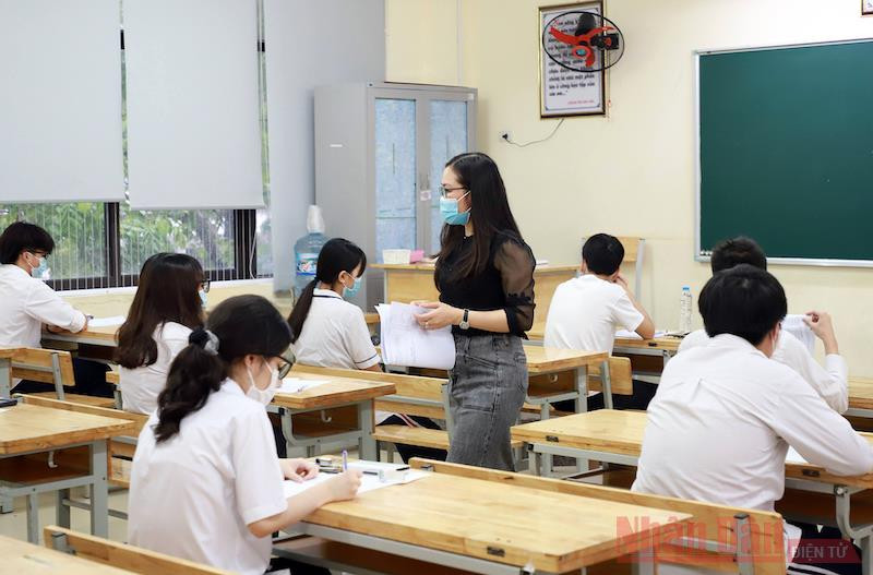 Thí sinh kỳ thi vào lớp 10 của Thành phố Hà Nội năm học 2021-2022. Ảnh: DUY LINH