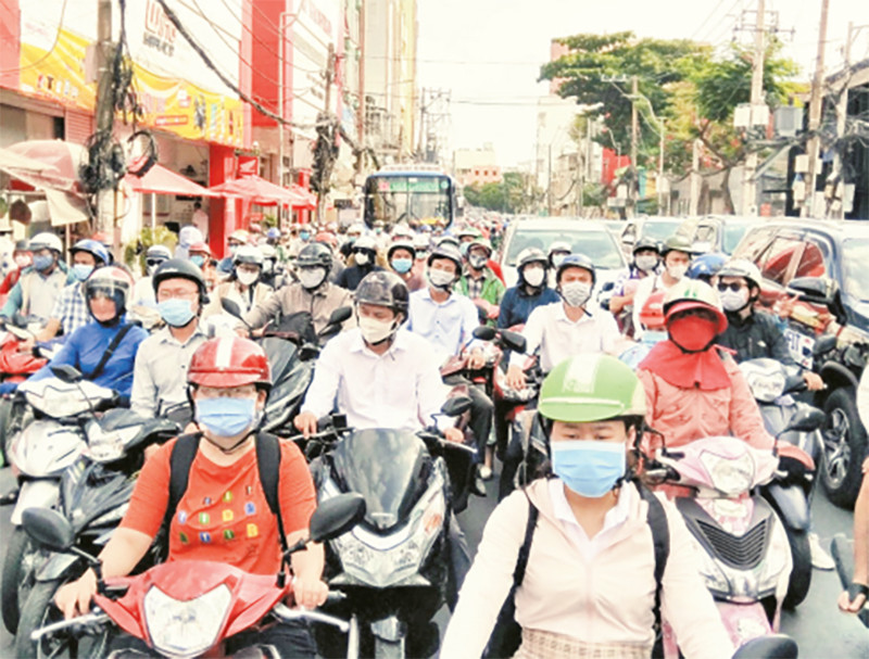 Lượng xe mô-tô, xe máy quá nhiều là một trong những nguyên nhân gây ô nhiễm môi trường không khí nghiêm trọng tại TP Hồ Chí Minh.