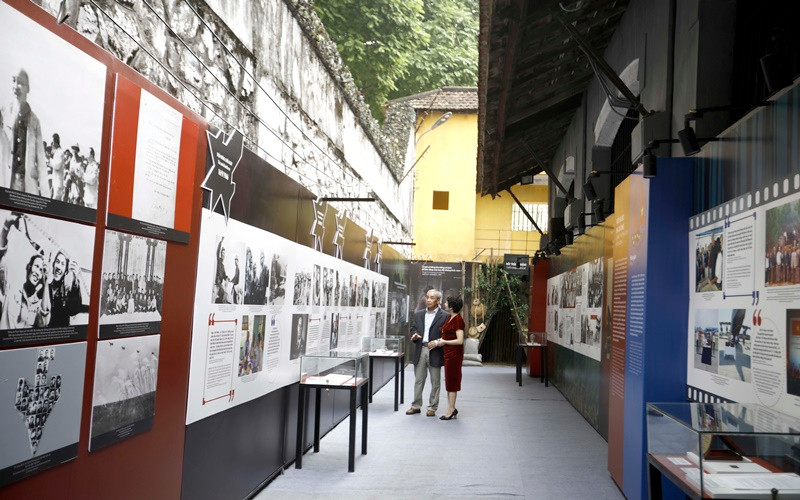 Ôn lại quá khứ hào hùng.