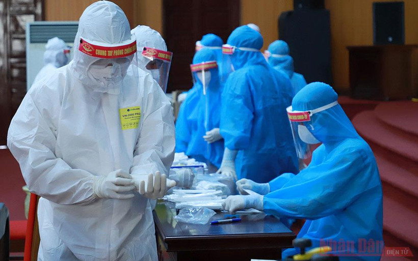 Xét nghiệm Covid tại huyện Tiên Du, tỉnh Bắc Ninh. ẢNh: ĐĂNG ANH