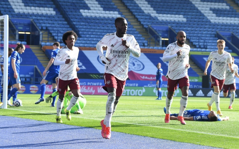 Pepe (giữa) xuất sắc góp một bàn thắng cho Arsenal.