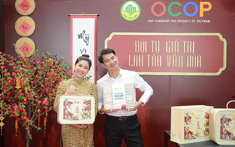 NSƯT Xuân Bắc và Nhà sản xuất Dube Nguyễn tại chương trình livestream.