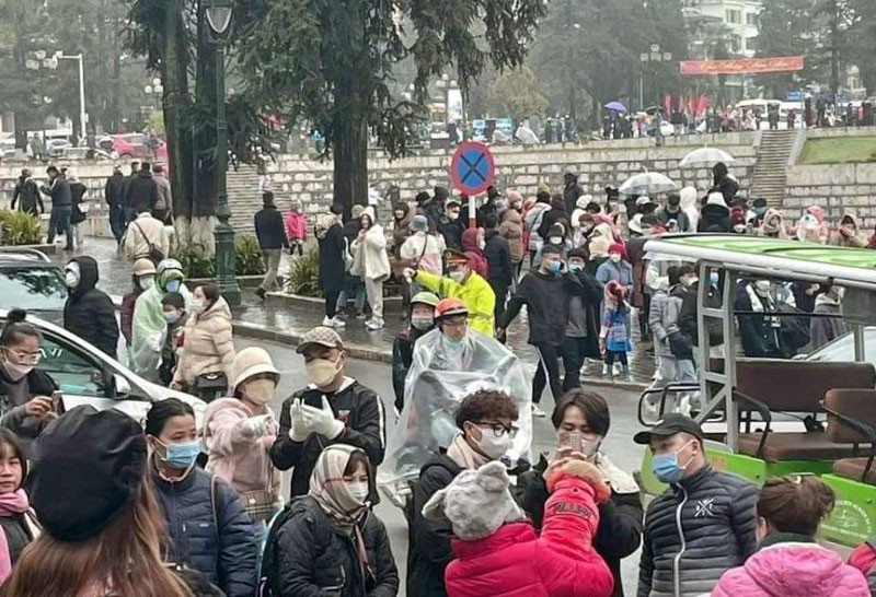 Du khách đến Sa Pa rất đông trong dịp nghỉ Tết Nguyên đán Nhâm Dần, đạt hơn 70.000 lượt.