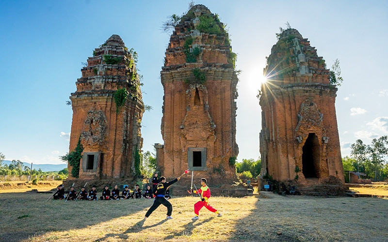 Khám phá Dương Long cổ tháp