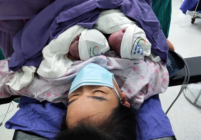 Những bé sơ sinh chào đời trong khu cách ly.