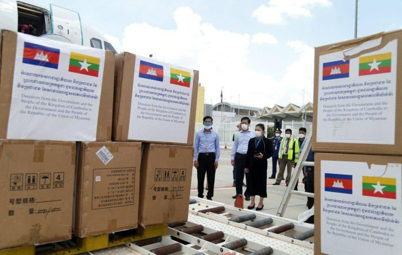 Vật tư y tế Campuchia gửi tặng Myanmar (Ảnh: Fresh News) 