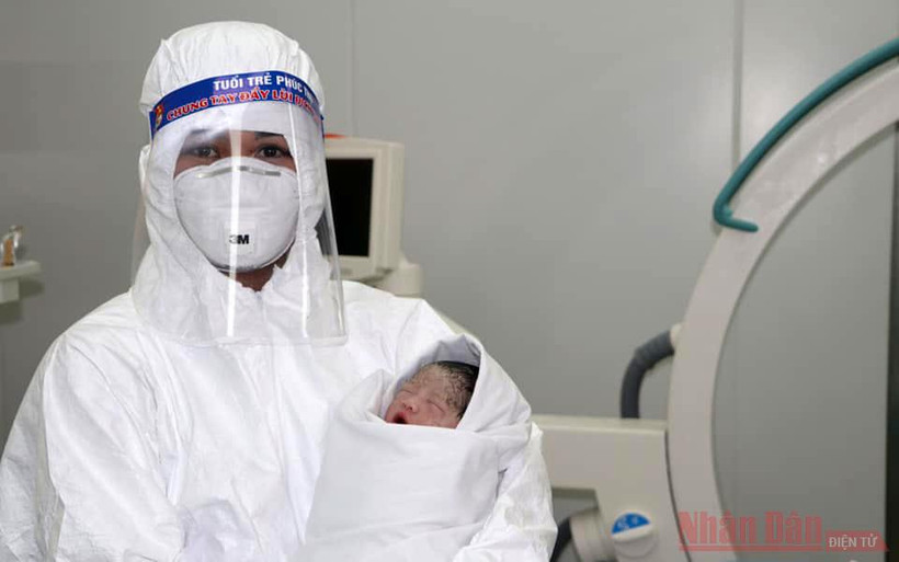 Mổ cấp cứu thành công cho sản phụ mắc Covid-19 suy hô hấp