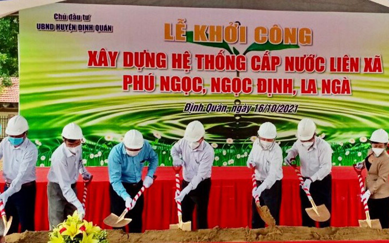 Khởi công dự án.
