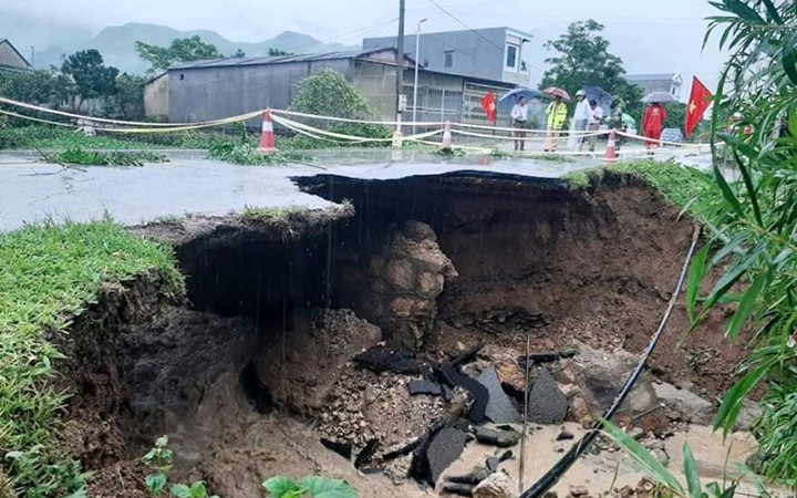 Mưa lũ gây sạt lở trên quốc lộ 32 tại Lai Châu vào tháng 8 vừa qua (Ảnh: Trần Tuấn).