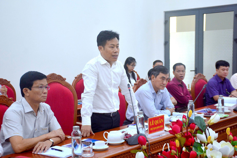 Đồng chí Lê Quân phát biểu tại buổi làm việc sáng ngày 15-4. 