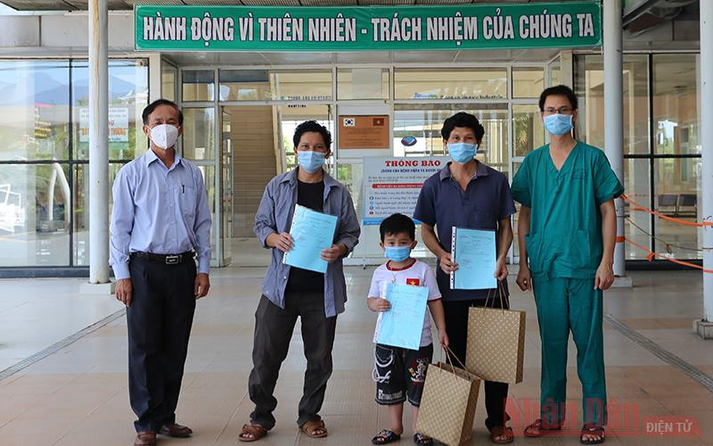 Ba bệnh nhân mới được công bố khỏi bệnh và ra viện.