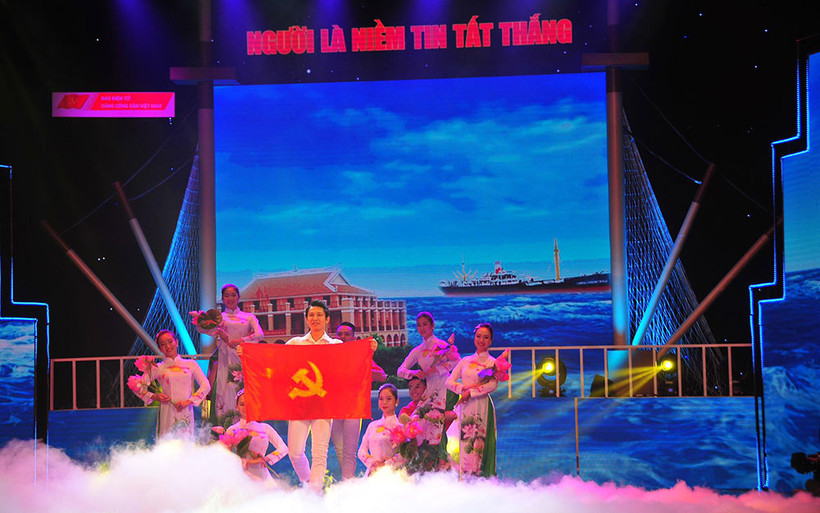 Xúc động chương trình nghệ thuật “Người là niềm tin tất thắng”