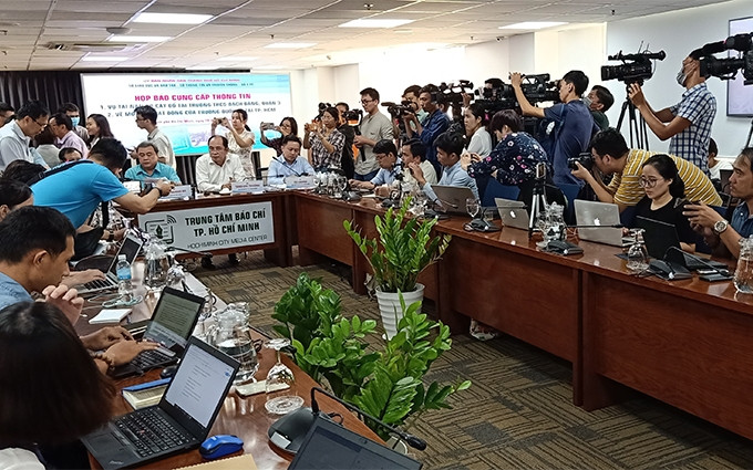 Hình ảnh họp báo thông tin vụ việc.