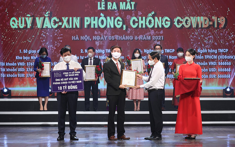 Tập đoàn BRG phối hợp cùng Ngân hàng SeABank ủng hộ 20 tỷ đồng cho Quỹ vaccine phòng, chống Covid-19.