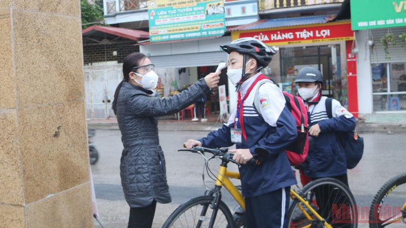 Thành phố Thái Nguyên yêu cầu thực hiện nhiều biện pháp an toàn để kiềm chế dịch Covid-19 lây lan trong trường học.