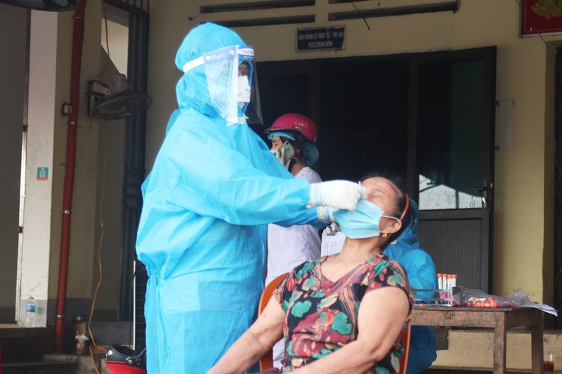 Thị xã Cửa Lò thần tốc truy vết và xét nghiệm để ngăn vùng, dập dịch.