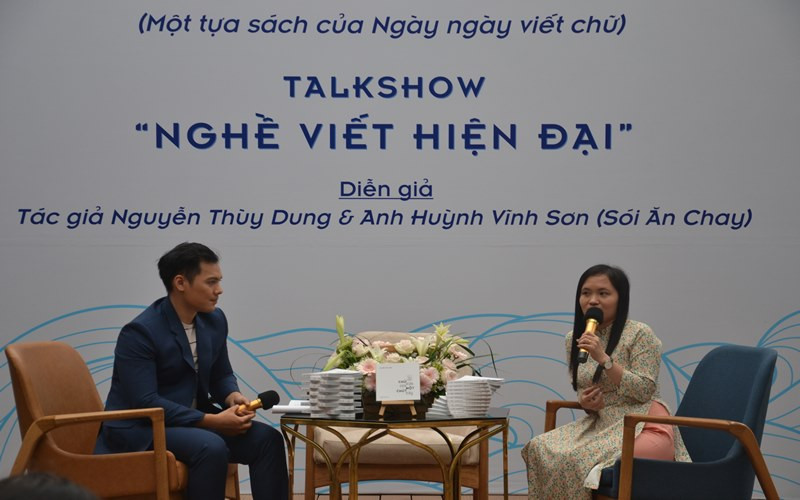 Tác giả Nguyễn Thùy Dung giới thiệu cuốn sách “Chữ xưa còn một chút này”.