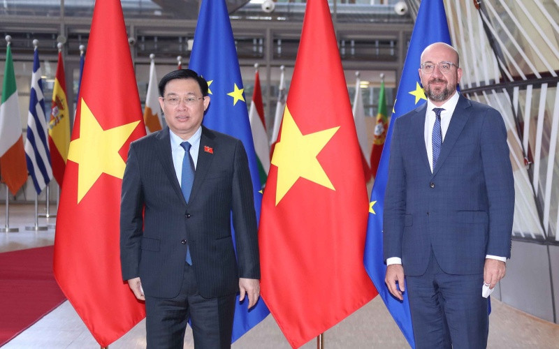 Chủ tịch Quốc hội Vương Đình Huệ hội kiến Chủ tịch Hội đồng châu Âu Charles Michel. (Ảnh: Doãn Tấn/TTXVN)