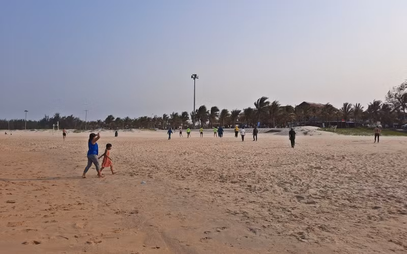 Từ ngày 1-9, bãi biển Tam Thanh (TP Tam Kỳ) bắt đầu hoạt động trở lại.