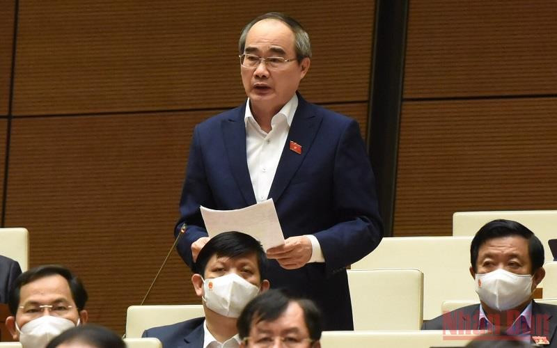 Đại biểu Nguyễn Thiện Nhân (thành phố Hồ Chí Minh) phát biểu thảo luận tại hội trường chiều 9/11. (Ảnh: LINH NGUYÊN)