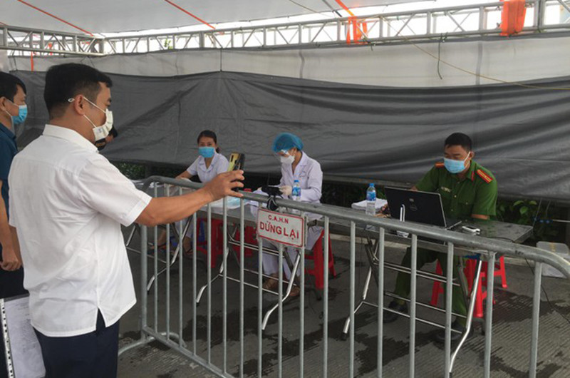 Hệ thống camera quét mã QR được Công an TP Hà Nội sử dụng tại 23 chốt kiểm soát ra vào “cửa ngõ”.