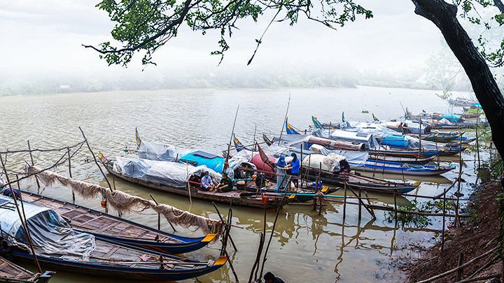 Đời sống dân chài trên dòng sông biên giới. Ảnh: TRUNG KIÊN