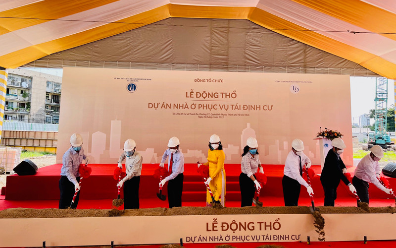 Nghi thức động thổ dự án xây dựng 1.750 căn hộ tái định cư.